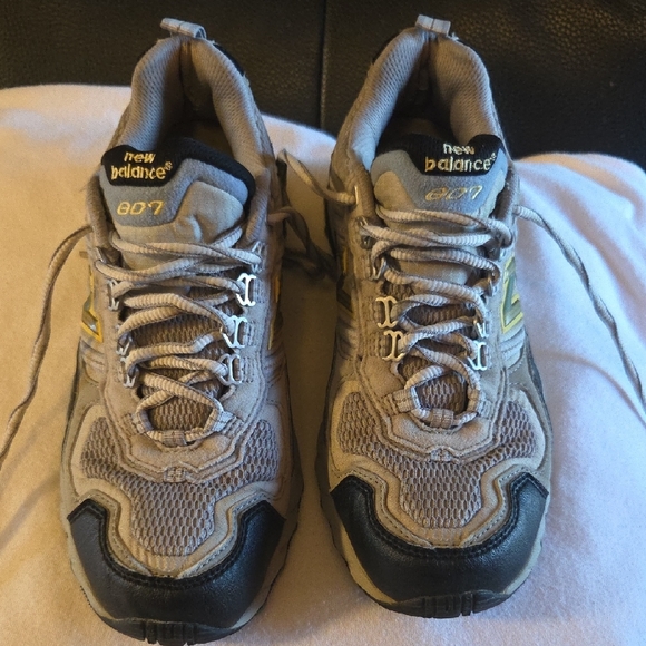 New Balance 807 Gray and Black Athletic Shoes - Picture 1 of 8